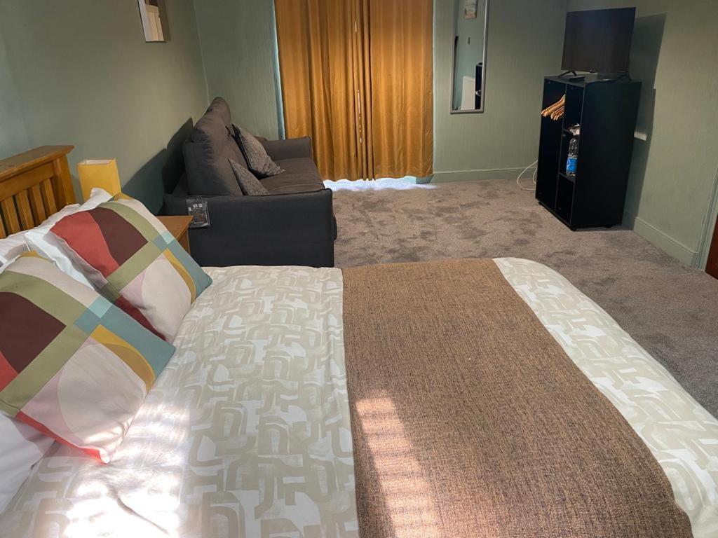 Отель Kings Arms Llandysul Экстерьер фото